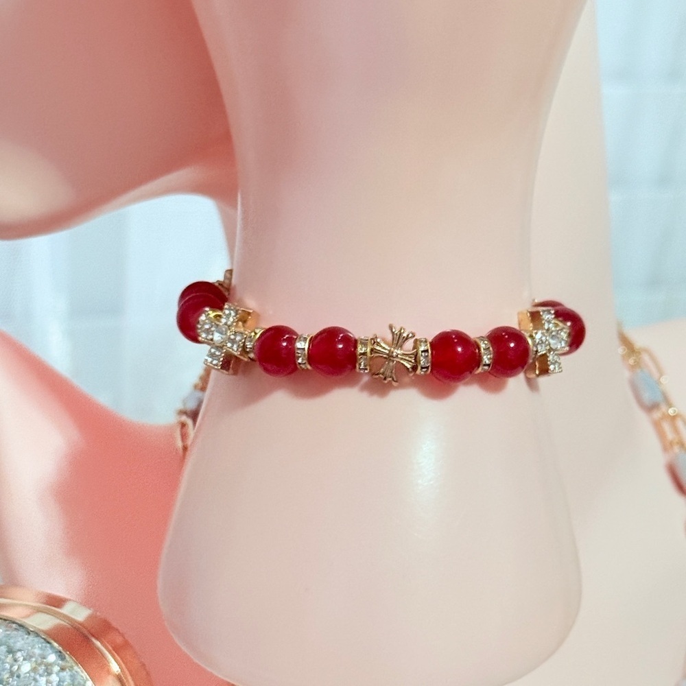 💫 Elegant Red and Gold Beaded Bracelet - Picture 5 of 9